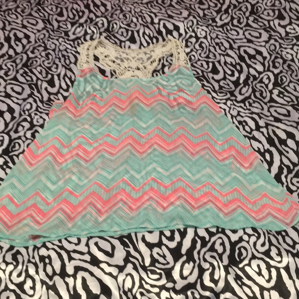🌟3 for $15🌟 chevron tank top